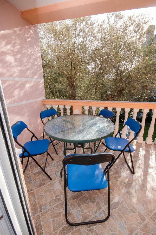 Apartments Duskic Утеха Екстериор снимка