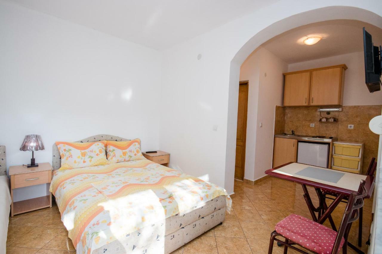 Apartments Duskic Утеха Екстериор снимка