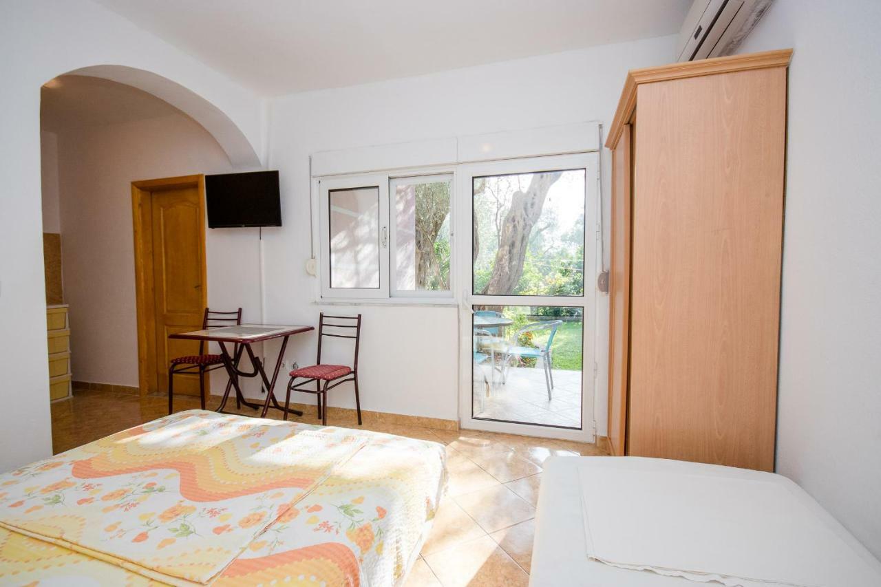 Apartments Duskic Утеха Екстериор снимка