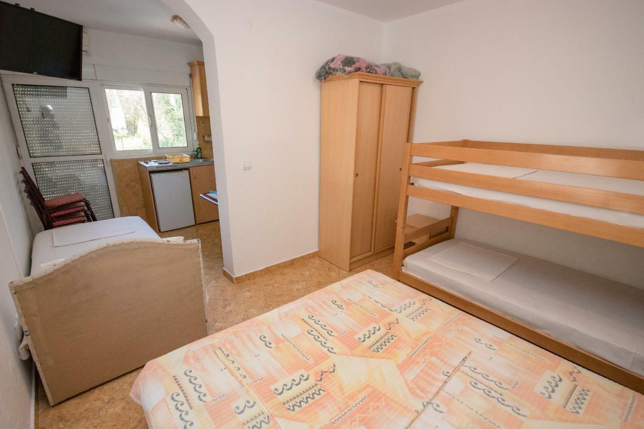Apartments Duskic Утеха Екстериор снимка