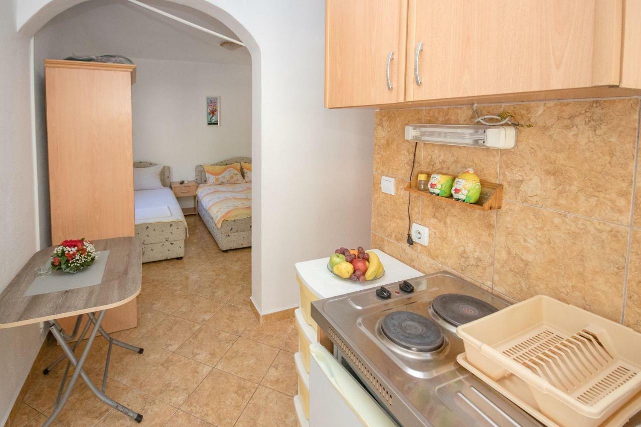 Apartments Duskic Утеха Екстериор снимка