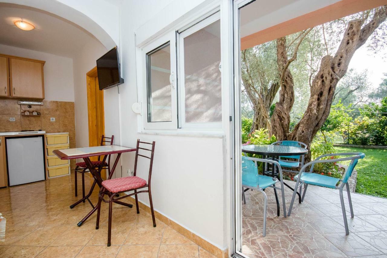Apartments Duskic Утеха Екстериор снимка