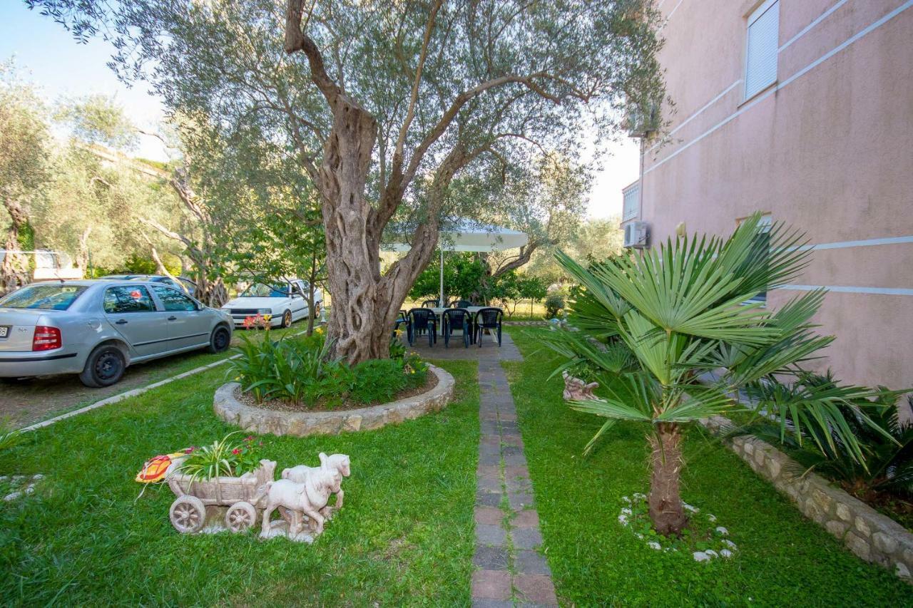 Apartments Duskic Утеха Екстериор снимка